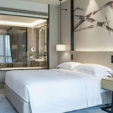 Doubletree By Hilton Hotel Shenzhen Longhua, Near Huawei, Foxcnn, Shenzhen North Railway, Uniwalk & Uniworld Shopping Mall, Sam'S Club Exterior photo
