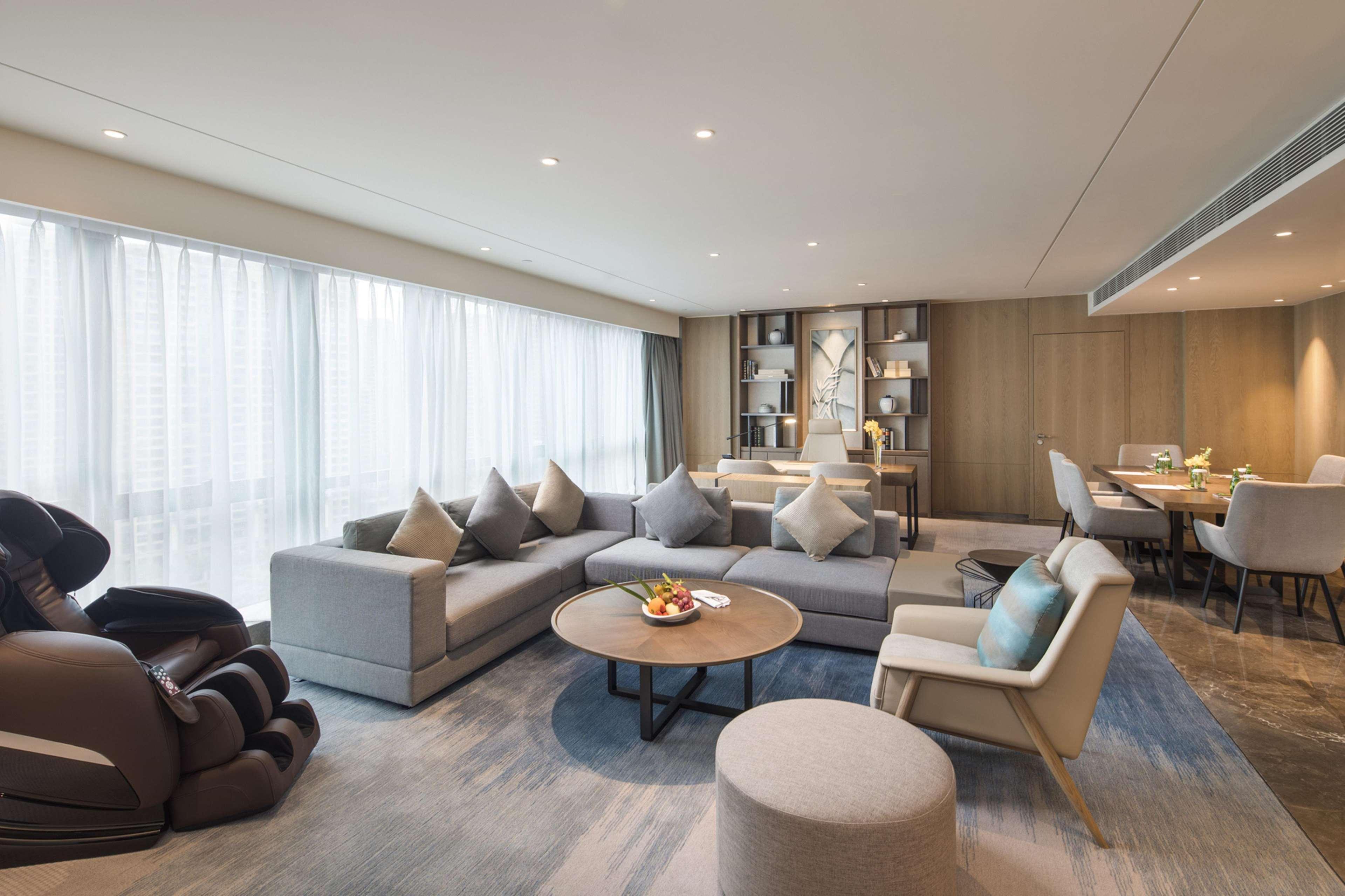 Doubletree By Hilton Hotel Shenzhen Longhua, Near Huawei, Foxcnn, Shenzhen North Railway, Uniwalk & Uniworld Shopping Mall, Sam'S Club Exterior photo