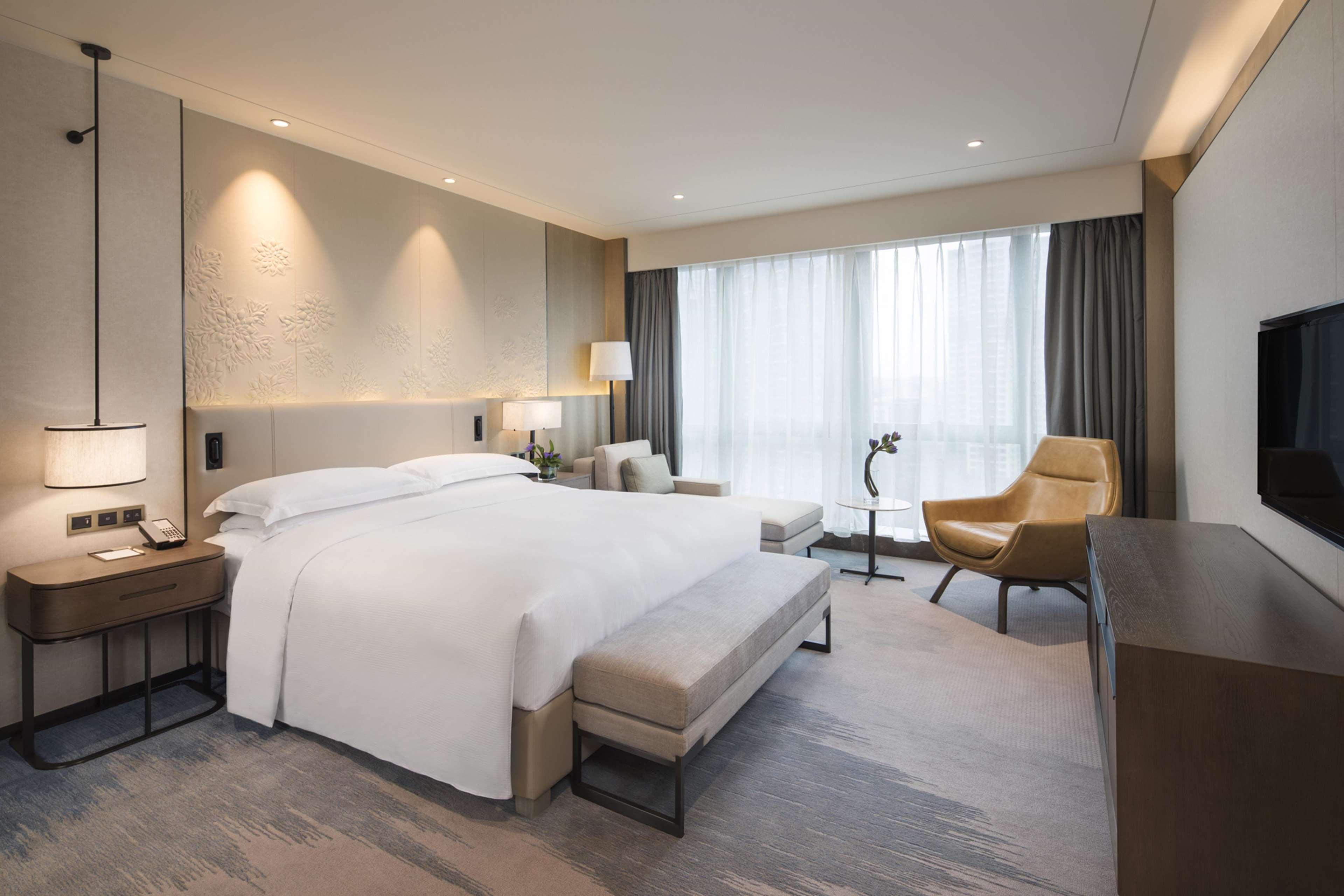 Doubletree By Hilton Hotel Shenzhen Longhua, Near Huawei, Foxcnn, Shenzhen North Railway, Uniwalk & Uniworld Shopping Mall, Sam'S Club Exterior photo