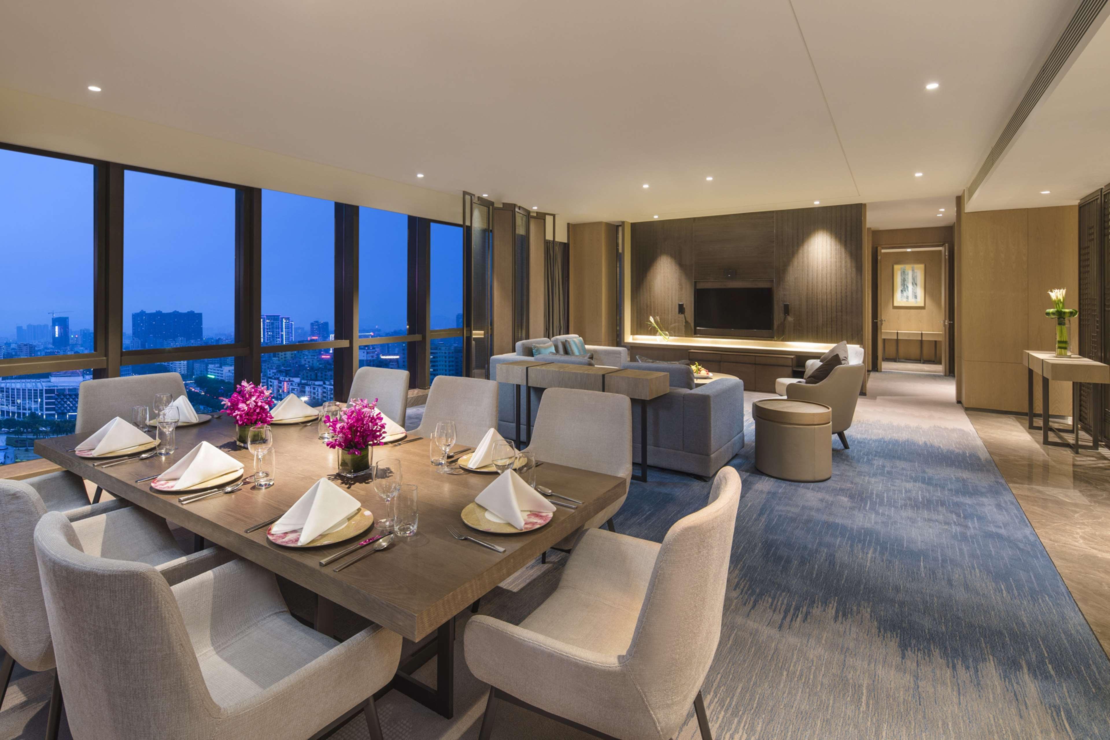Doubletree By Hilton Hotel Shenzhen Longhua, Near Huawei, Foxcnn, Shenzhen North Railway, Uniwalk & Uniworld Shopping Mall, Sam'S Club Exterior photo