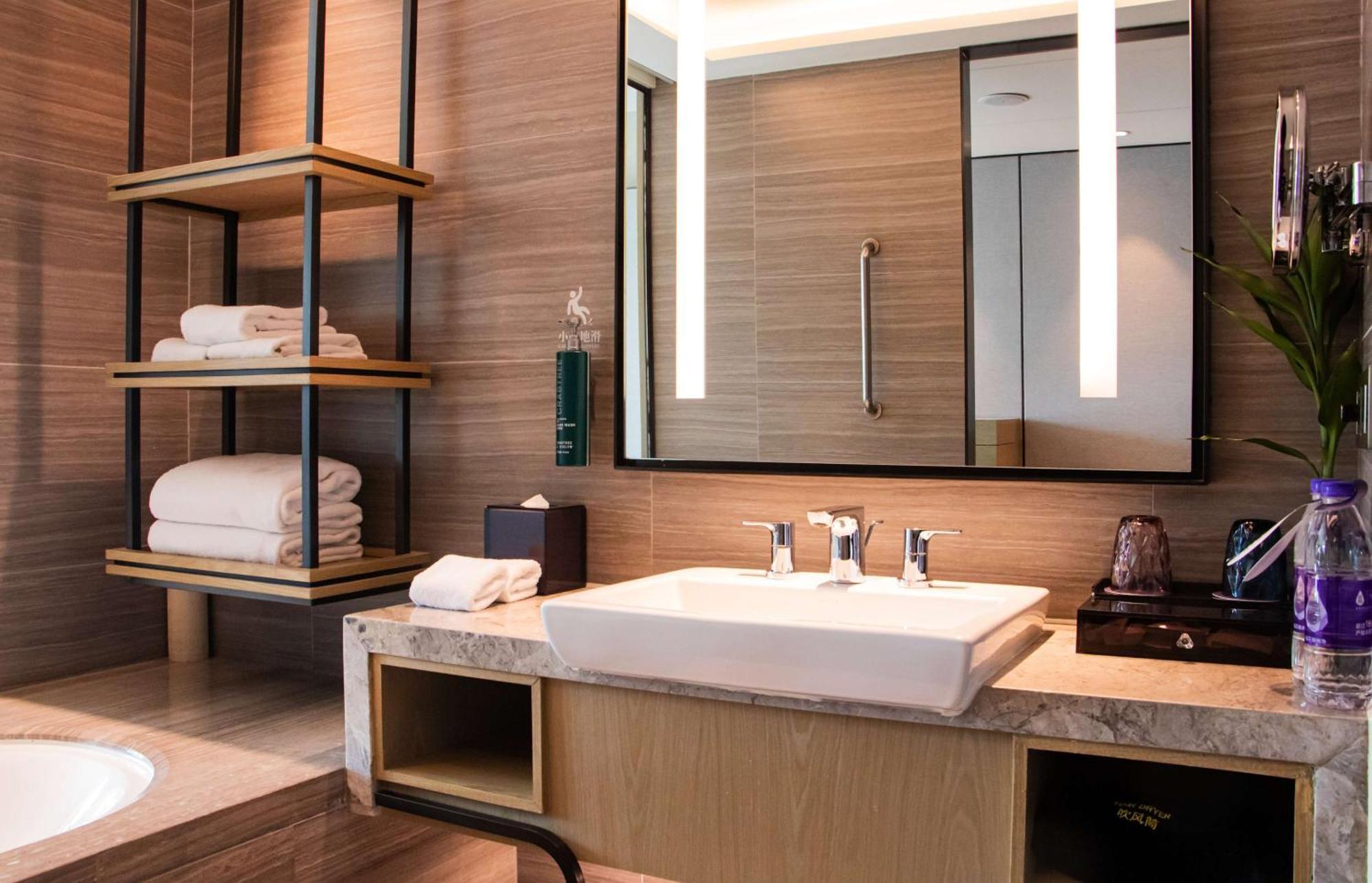 Doubletree By Hilton Hotel Shenzhen Longhua, Near Huawei, Foxcnn, Shenzhen North Railway, Uniwalk & Uniworld Shopping Mall, Sam'S Club Exterior photo