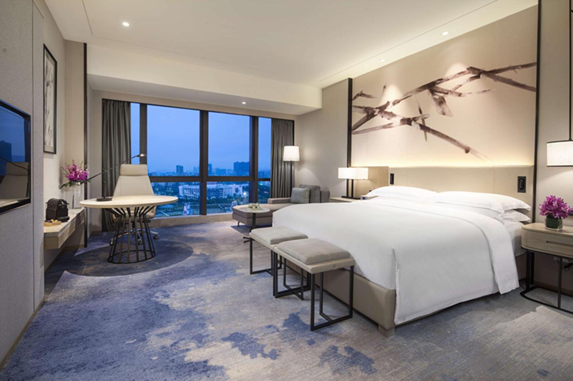 Doubletree By Hilton Hotel Shenzhen Longhua, Near Huawei, Foxcnn, Shenzhen North Railway, Uniwalk & Uniworld Shopping Mall, Sam'S Club Exterior photo