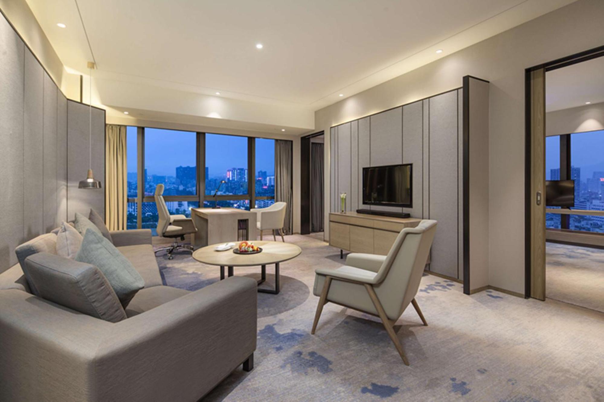 Doubletree By Hilton Hotel Shenzhen Longhua, Near Huawei, Foxcnn, Shenzhen North Railway, Uniwalk & Uniworld Shopping Mall, Sam'S Club Exterior photo