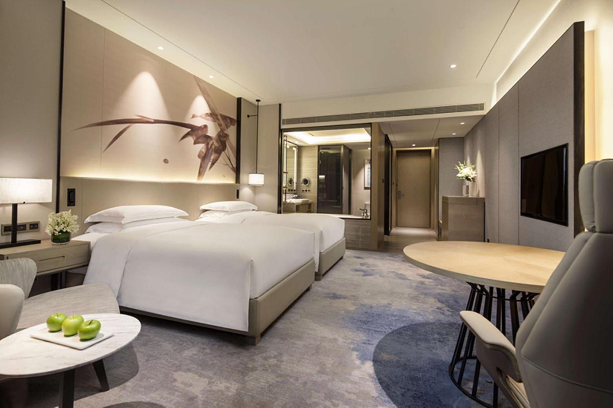 Doubletree By Hilton Hotel Shenzhen Longhua, Near Huawei, Foxcnn, Shenzhen North Railway, Uniwalk & Uniworld Shopping Mall, Sam'S Club Exterior photo