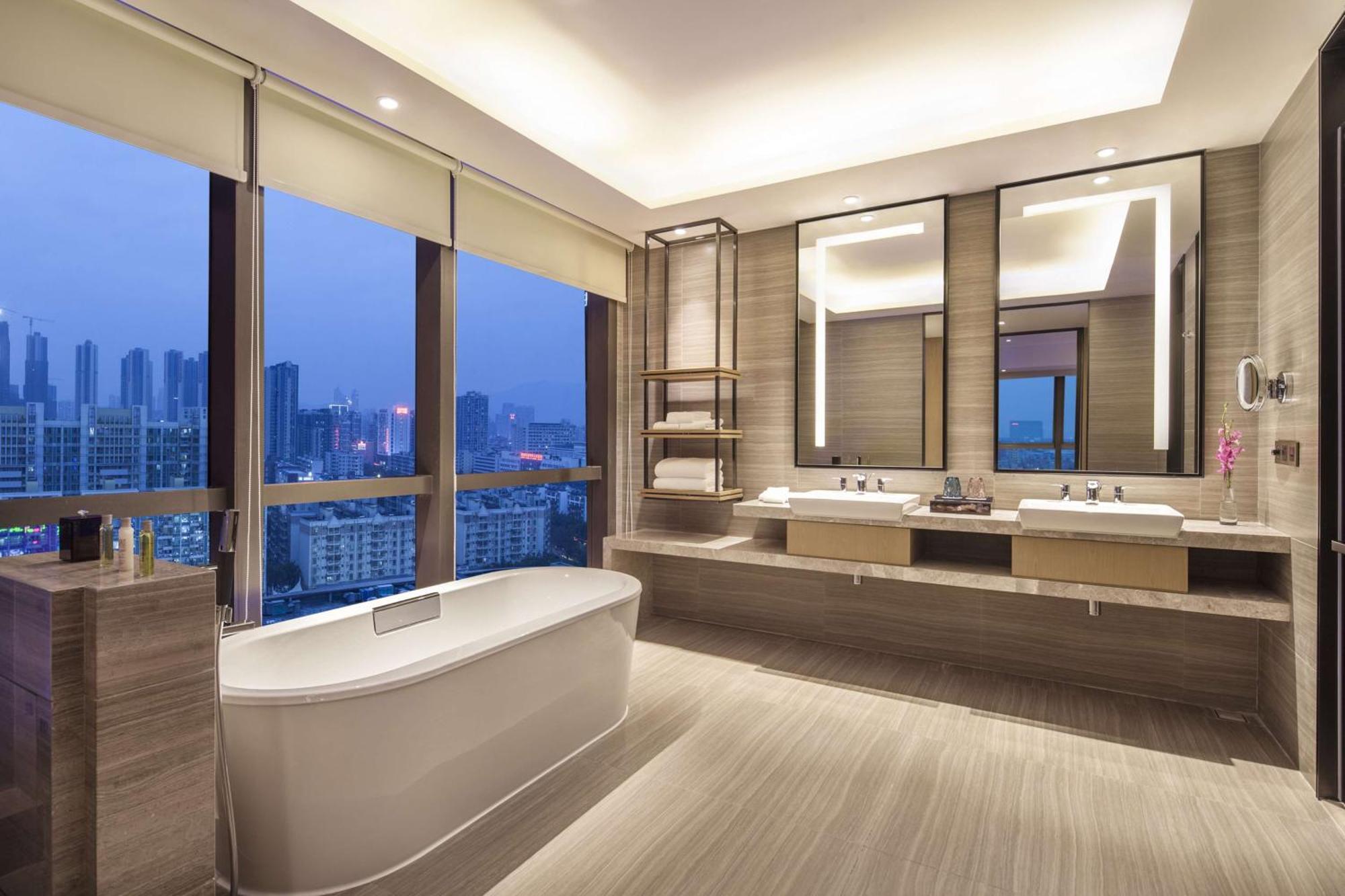 Doubletree By Hilton Hotel Shenzhen Longhua, Near Huawei, Foxcnn, Shenzhen North Railway, Uniwalk & Uniworld Shopping Mall, Sam'S Club Exterior photo
